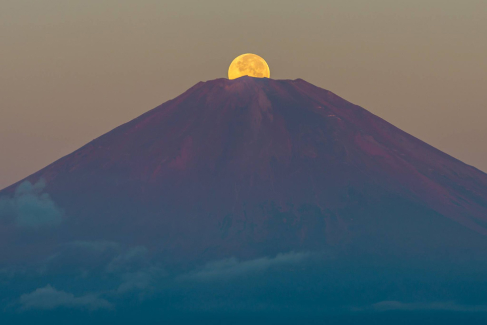 Monte Fuji, atardecer monte Fuji, Japón, Asia, viajes de aventura, viajes alternativos, turismo responsable, viajes en grupo, viajar en grupo, viajar sola, viajar solo